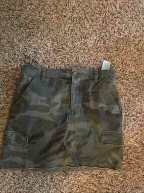 Hollister Women's Camo Cargo Skirt - Olive Green